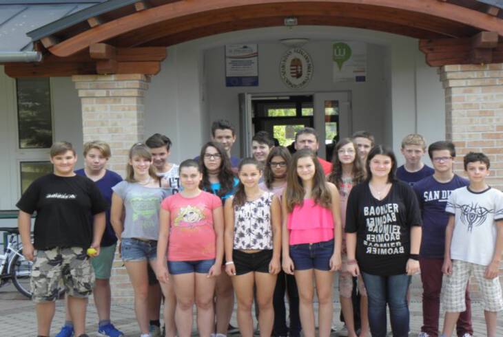 2015/2016. tanév ballagó osztálya 2015/2016. tanév ballagó osztálya